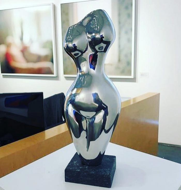 Stainless steel female sculpture Evelyne Brader-Frank Mollis Curvae