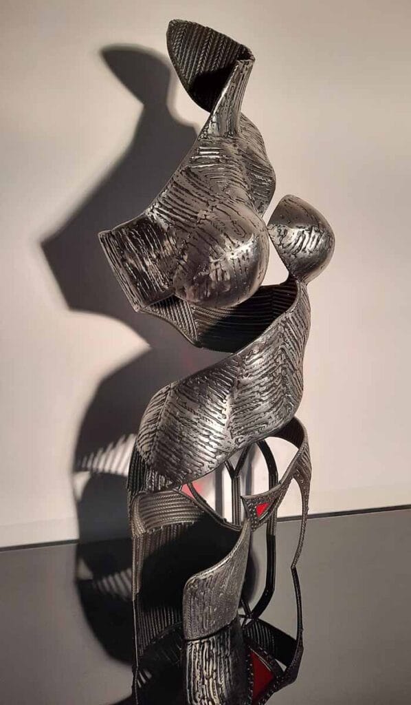 Metal sculptures of the feminine figure in sensuality Trendy Art Ideas