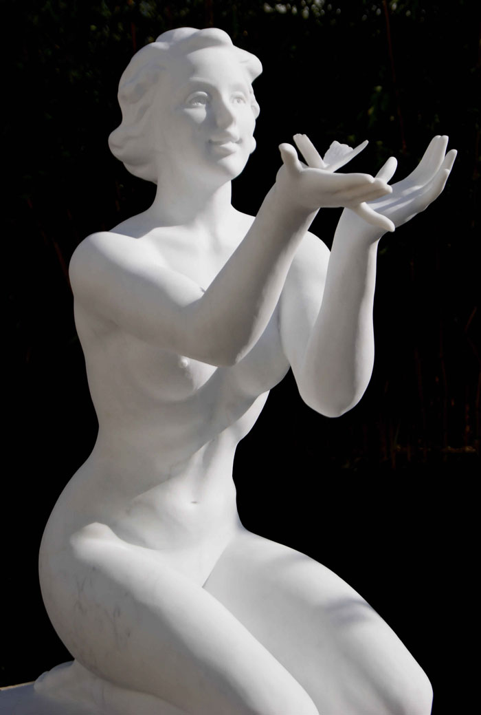 Italian Sculptor creates Stunning marble sculptures