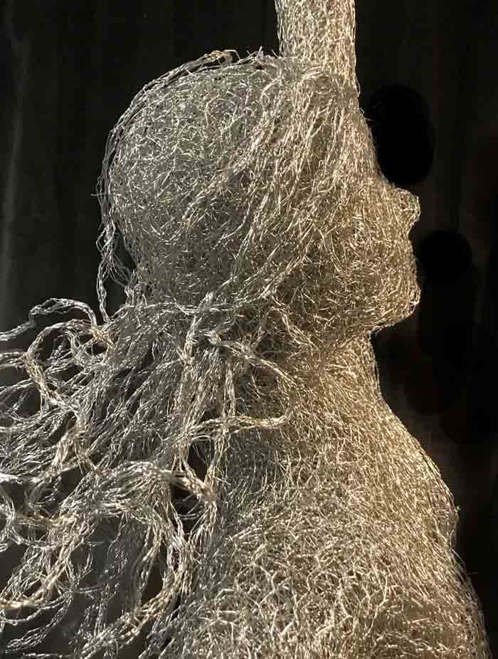 Figurative Wire Sculptures by sculptor Sheena McCorquodale
