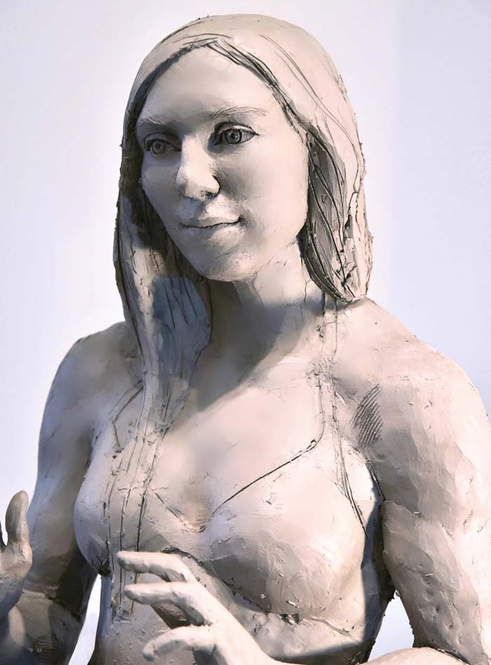 Italian Sculptor creates Stunning clay sculptures