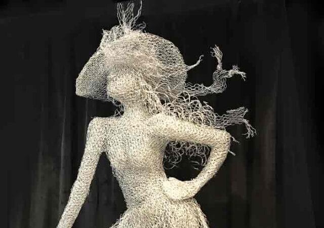 Figurative Wire Sculptures by sculptor Sheena McCorquodale