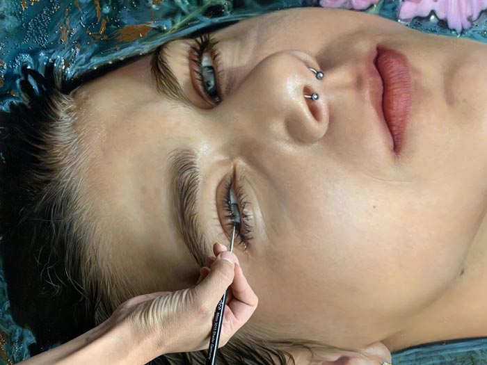 Marissa Oosterlee Hypperrealistic Portraits of woman submerged in water