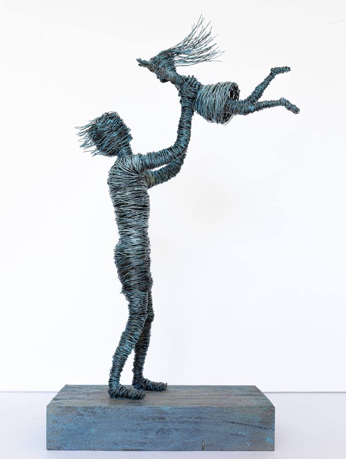 Daddys Girl wire sculpture by Annie Glass