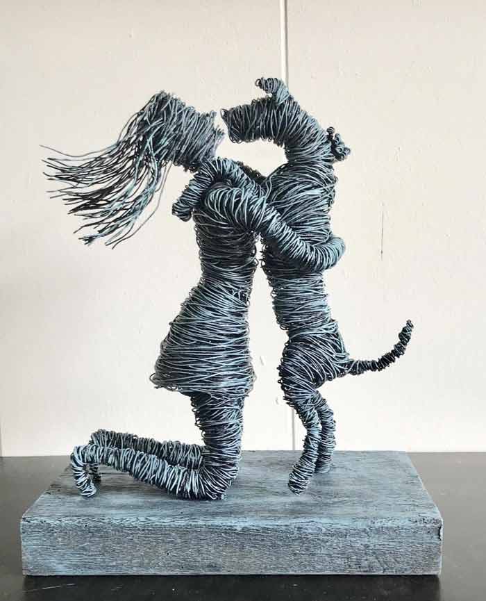 Doggy Love wire sculpture by Annie Glass