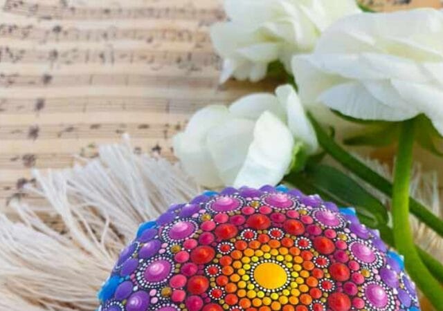 Val Campagna dot mandala stone