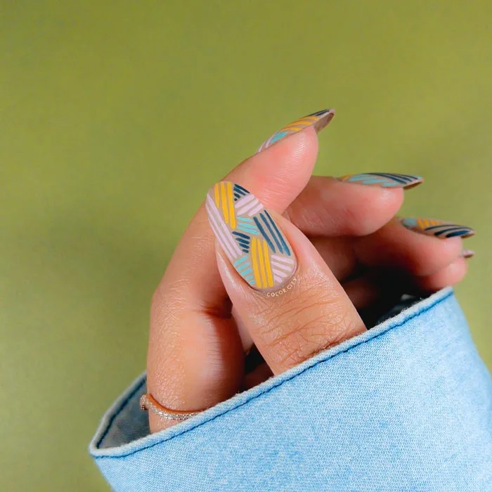 Connect the Lines Abstract design nails by Raiza