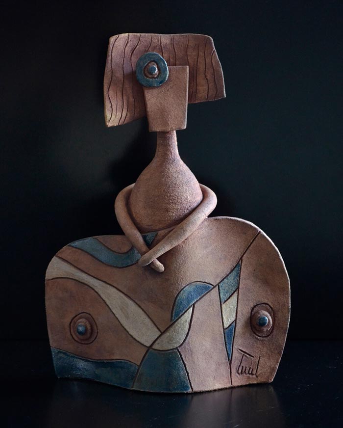 lagrimas de menina ceramic sculpture
