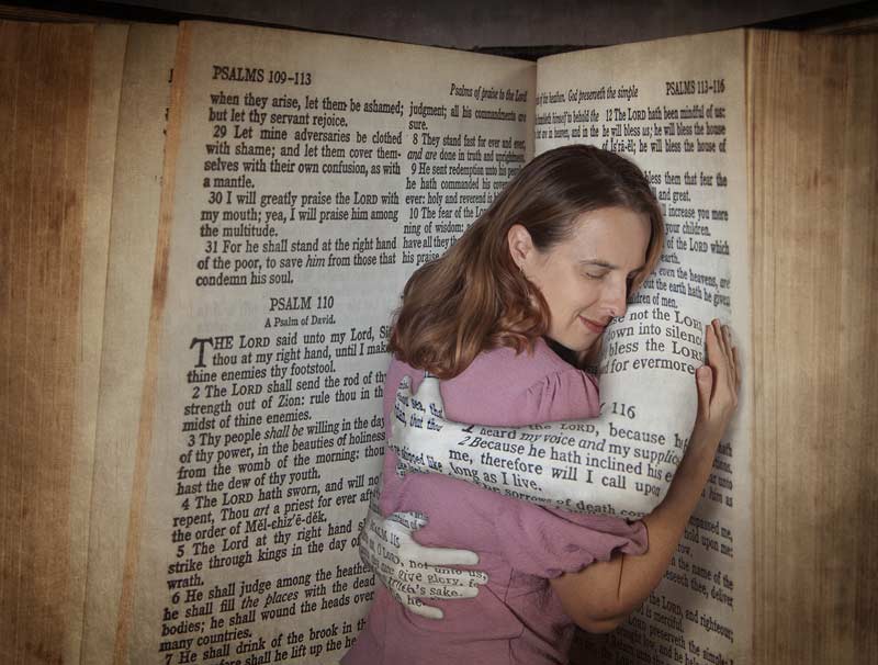Bible Hug Photography by Laura Malischke