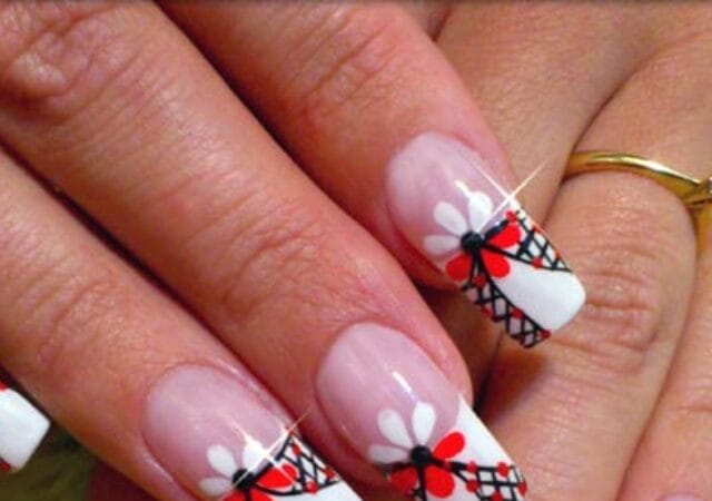 Floral nail art for long nails by Mila