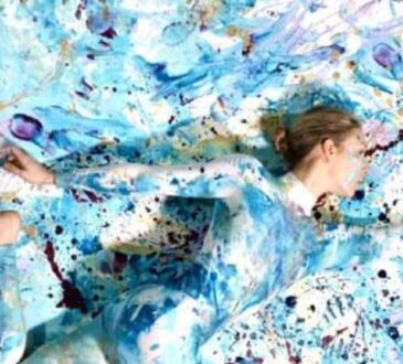 Annika Rhea Dancing body as a paintbrush